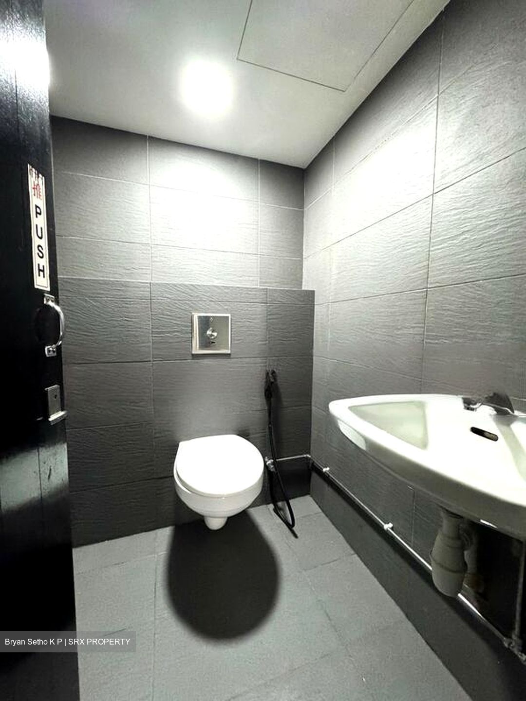 Capital Square (D1), Office #466656161